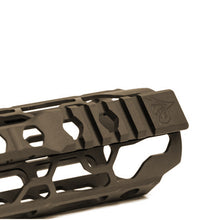 Load image into Gallery viewer, 15.5" Mlok O2 Lite Fde Free Float Forend